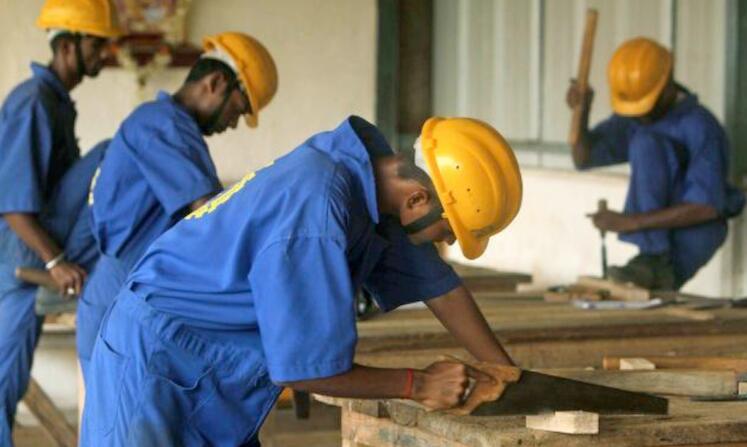 藍色工作服定制的應用