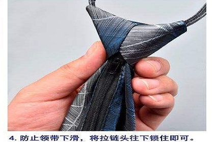 一拉得領(lǐng)帶系法圖解-第四步