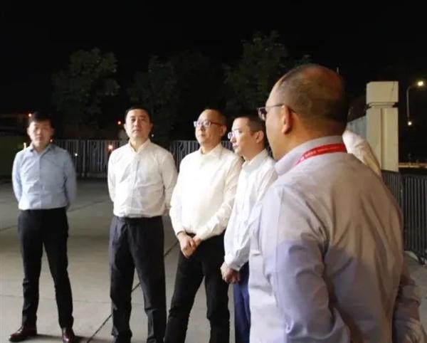 海航領導深夜體驗北京寒風